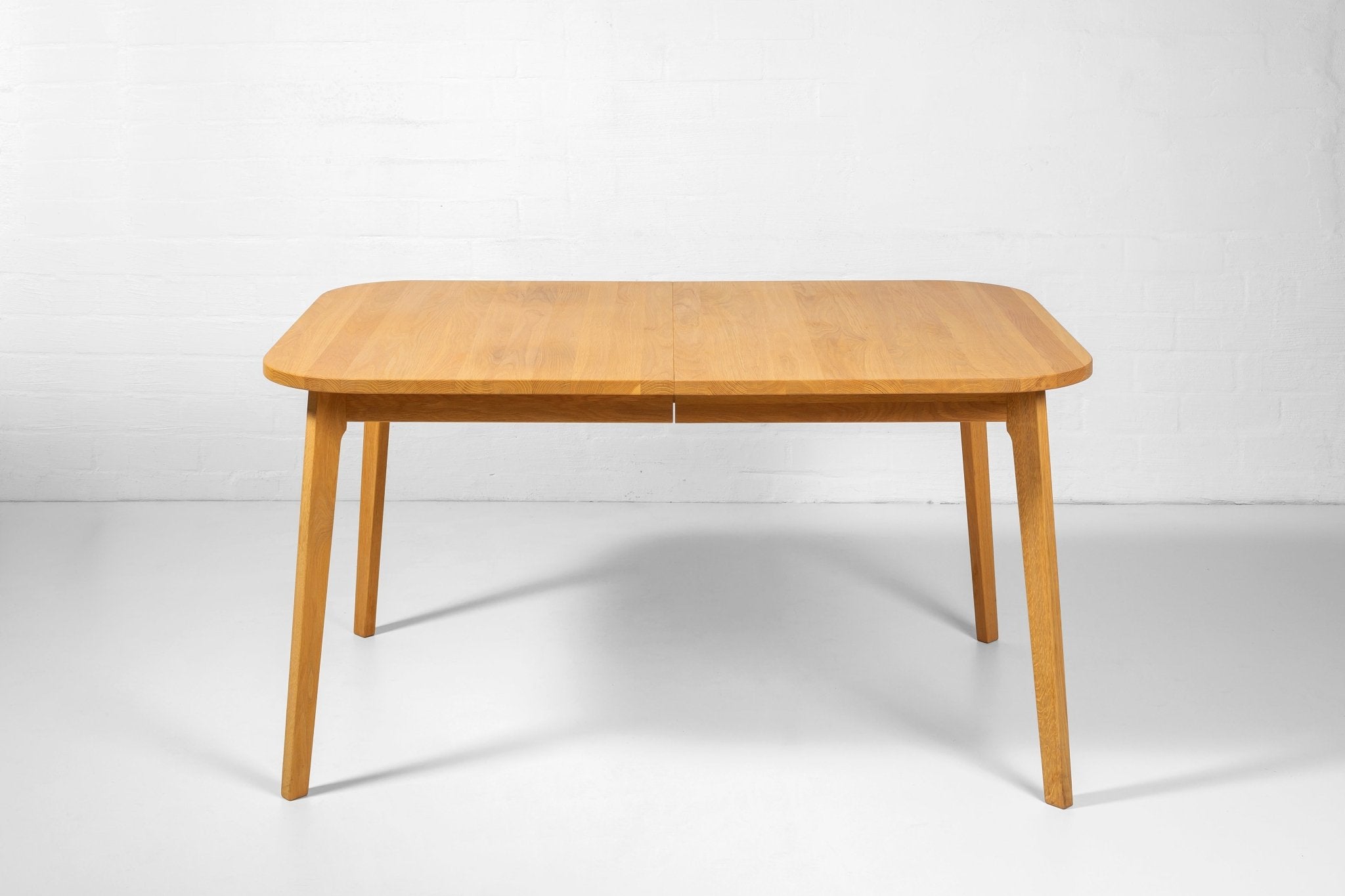 BERG Extendable Dining Table – Handcrafted Solid Oak Hardwood with smooth natural finish, slender legs, gallery position 1 file KH_6051