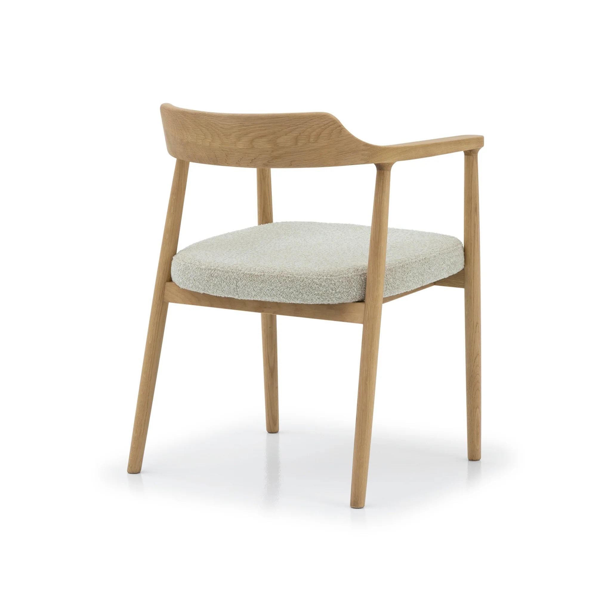 Bergen – Elegant Oak Dining Chair with natural oak frame, curved backrest, and light cushioned seat in minimalist Scandinavian design, gallery position 1.