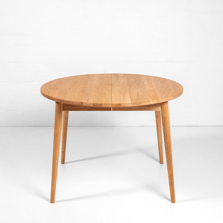 BO Round Extendable Dining Table – Handcrafted Solid Oak Hardwood with natural finish and tapered legs in gallery position 1 file KH_6090.jpg