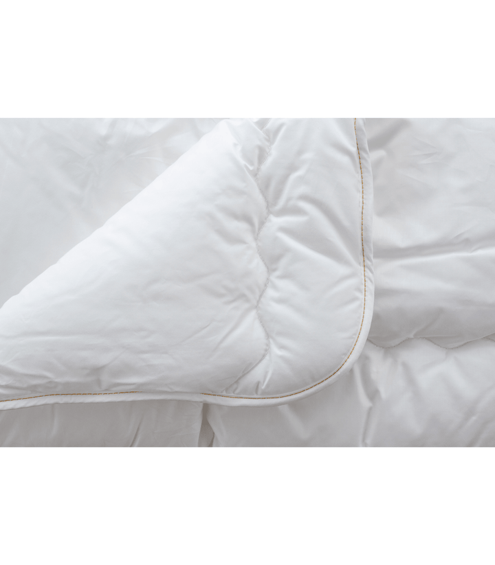 Luxury Down Alternative Hypoallergenic Primaloft Comforter, 90x96 Inches close-up of corner stitching and fabric texture, gallery 1 31.png