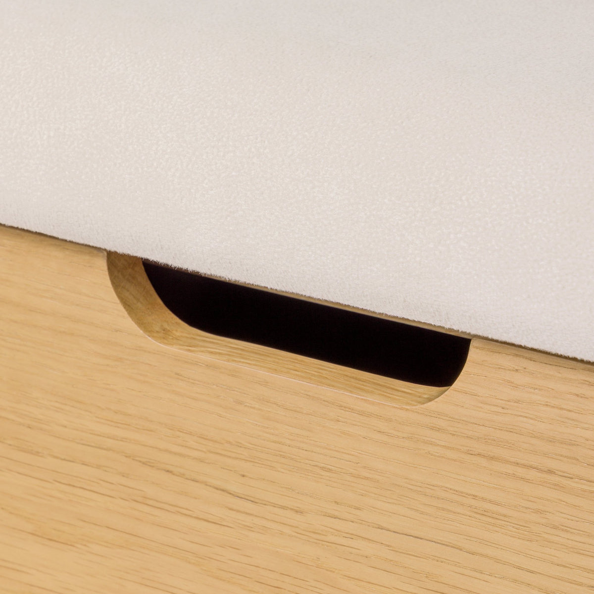 Oslo Oak Bench 35 – Beige Fabric close-up of natural oak frame cutout handle and beige upholstered seat