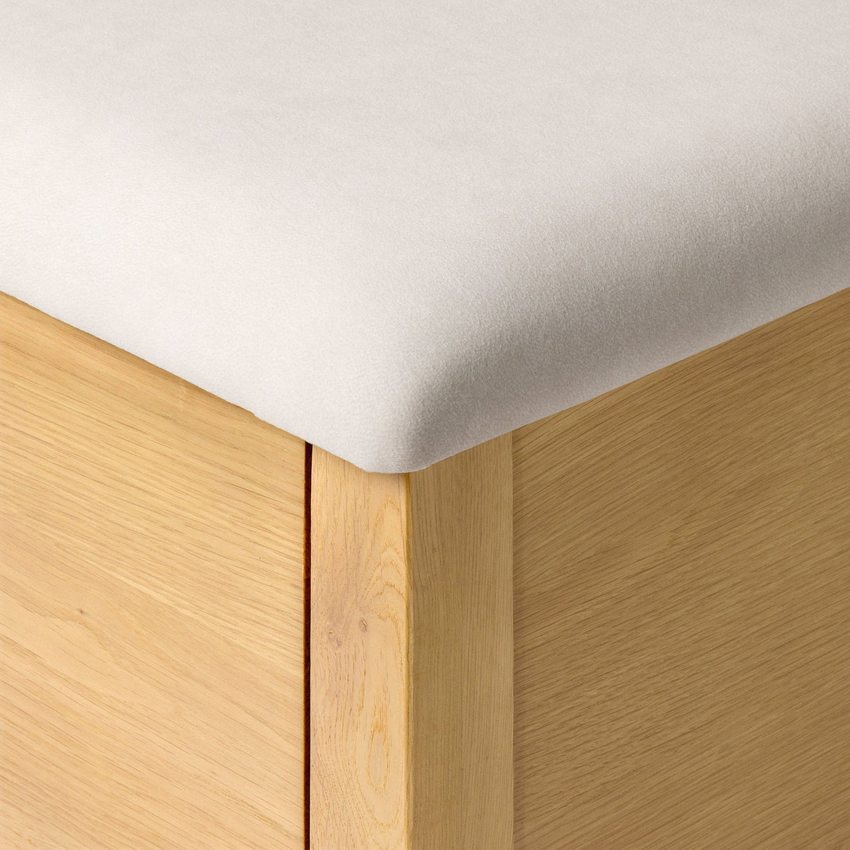 Oslo Oak Bench 21.7" – Beige Fabric close-up of natural oak corner and smooth beige leather seat, minimalist Scandinavian solid wood furniture 
