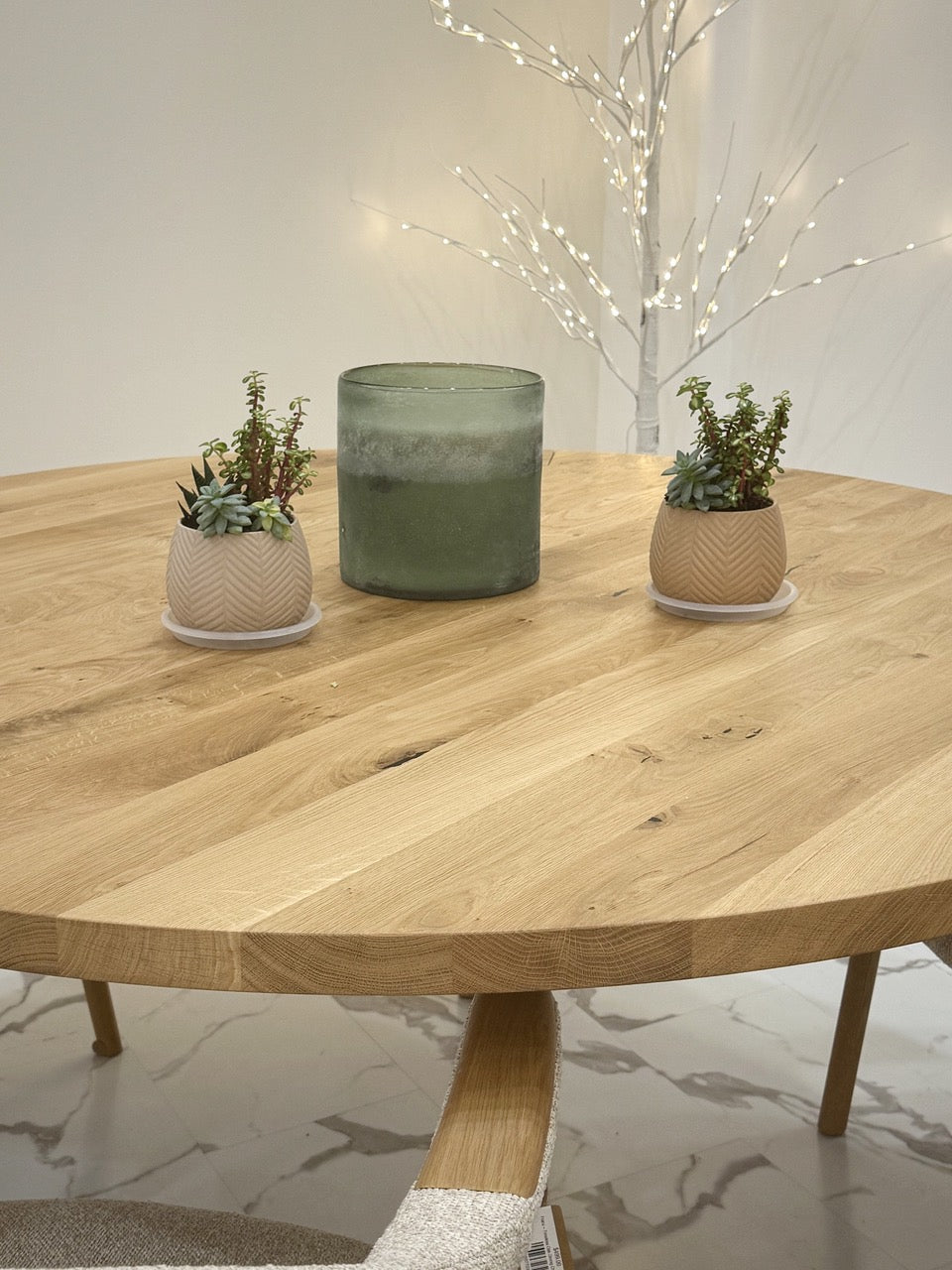 Rooma Round Dining Table –  Handcrafted Solid Oak Hardwood close-up of smooth natural oak grain with minimalist decor on tabletop, gallery position 1 Oak_dining_table_Rome_top.jpg