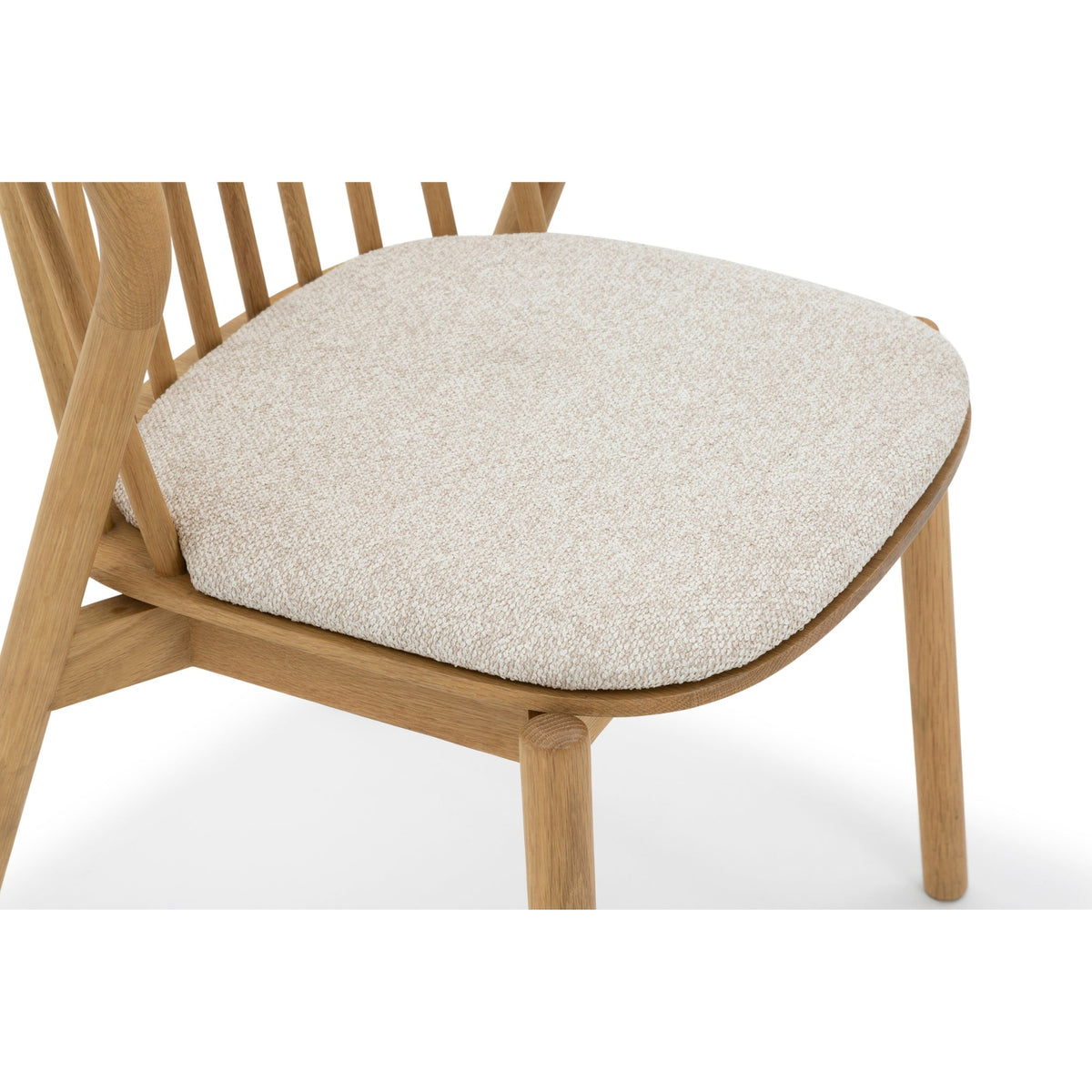 Saga American White Oak dining chair, close-up of Cobble seat pad and front legs