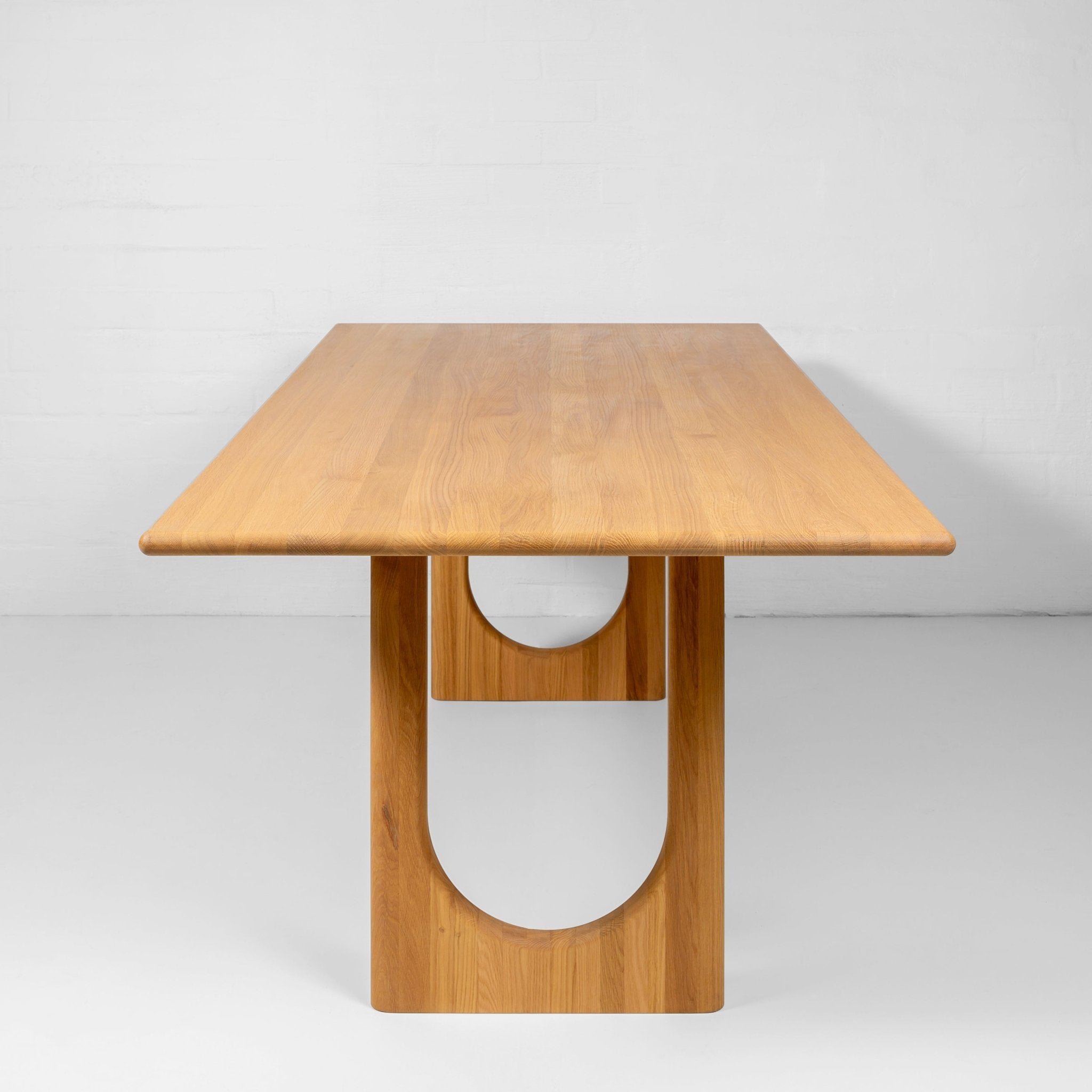 THEO Extendable Dining Table – Handcrafted Solid Oak Hardwood with sculptural solid wood base in a minimalist setting, gallery position 1 KH_5977.jpg