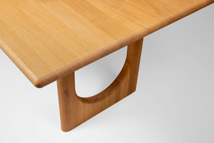 THEO Extendable Dining Table – Handcrafted Solid Oak Hardwood close-up on sculptural leg detail and smooth natural oak surface KH_5981.jpg