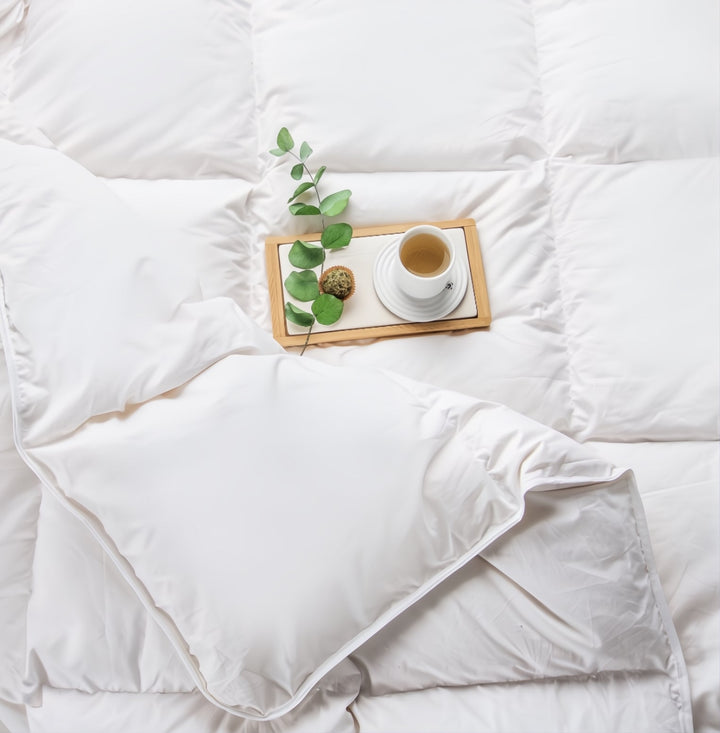 Lightweight king comforter with 30% down, 70% feather filling and hypoallergenic cotton cover