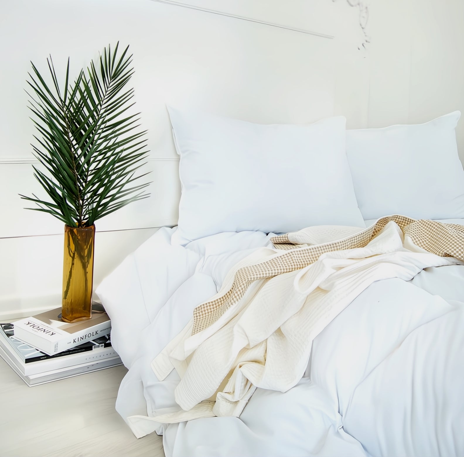 UltraClean duck down and feather summer comforter with white edging and golden stitching