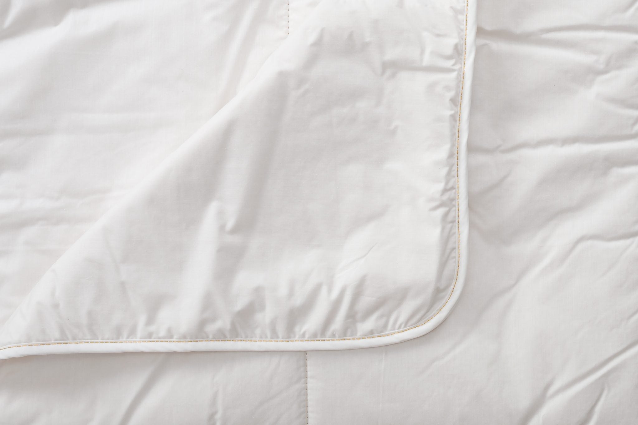 Woodek Luxury Natural and Breathable Cotton Comforter, King 94x88 Inches - Lightweight with delicate piping detail, gallery position 1 KH_0441b.jpg